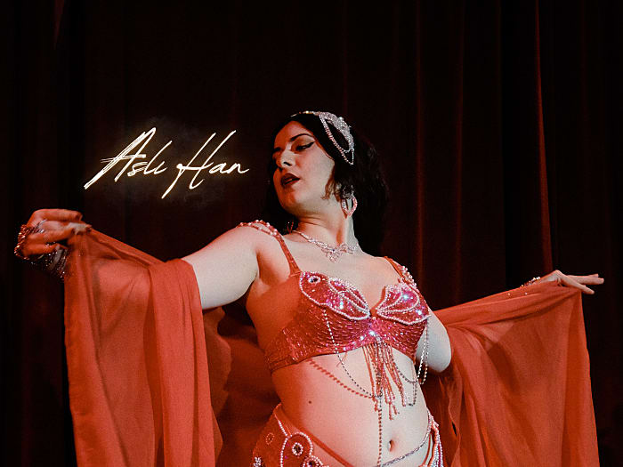 Adelaide Beauvoir / Asli Han - Bauchtanz Burlesque Bollywood Dance in Berlin Brandenburg Bayern