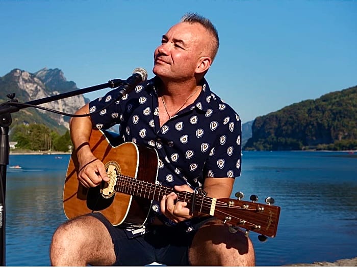 ALEKS WILD (Gesang & Gitarre)