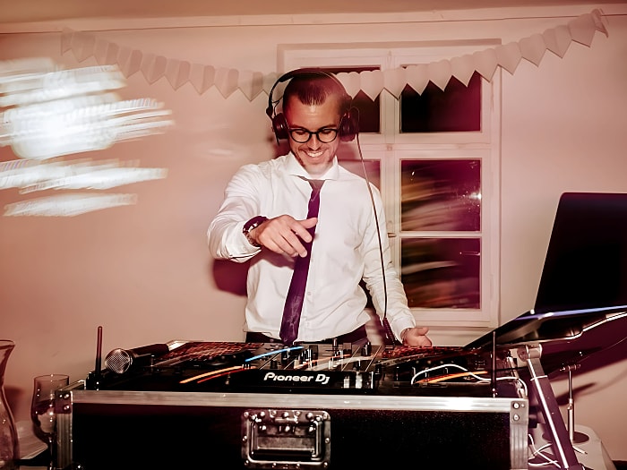 DJ Andy Brix