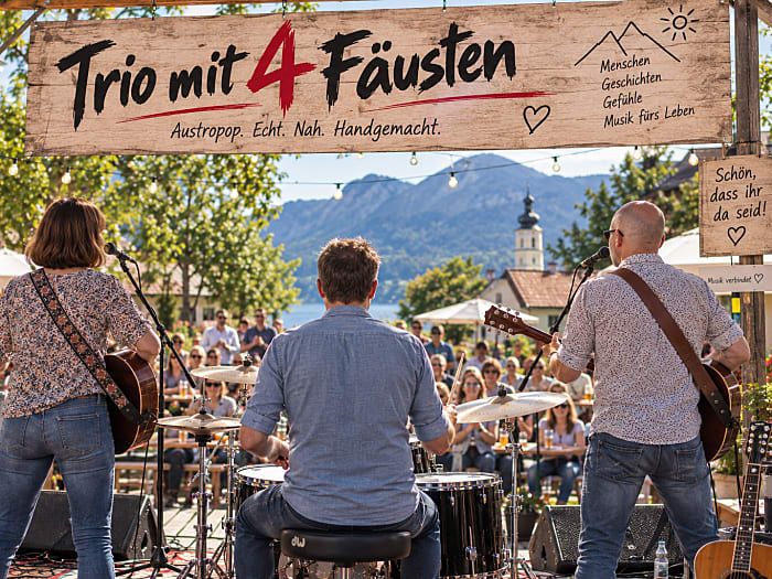 Trio mit 4 Fäusten