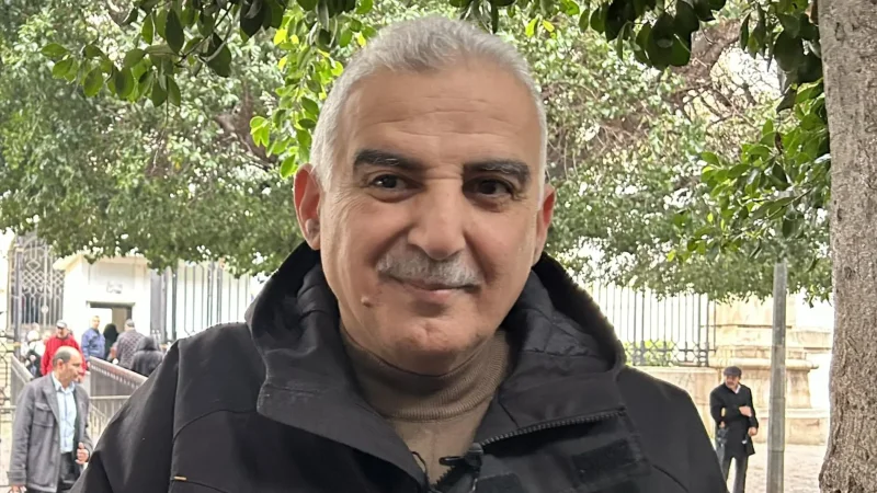 وقفة تضامنية مع الصحفي زياد الهاني أمام المحكمة الإبتدائية