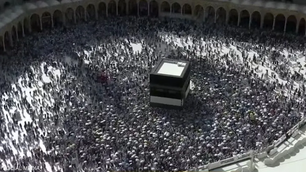 مع اكتمال مناسك الحج.. ضيوف الرحمن يؤدون طواف الوداع