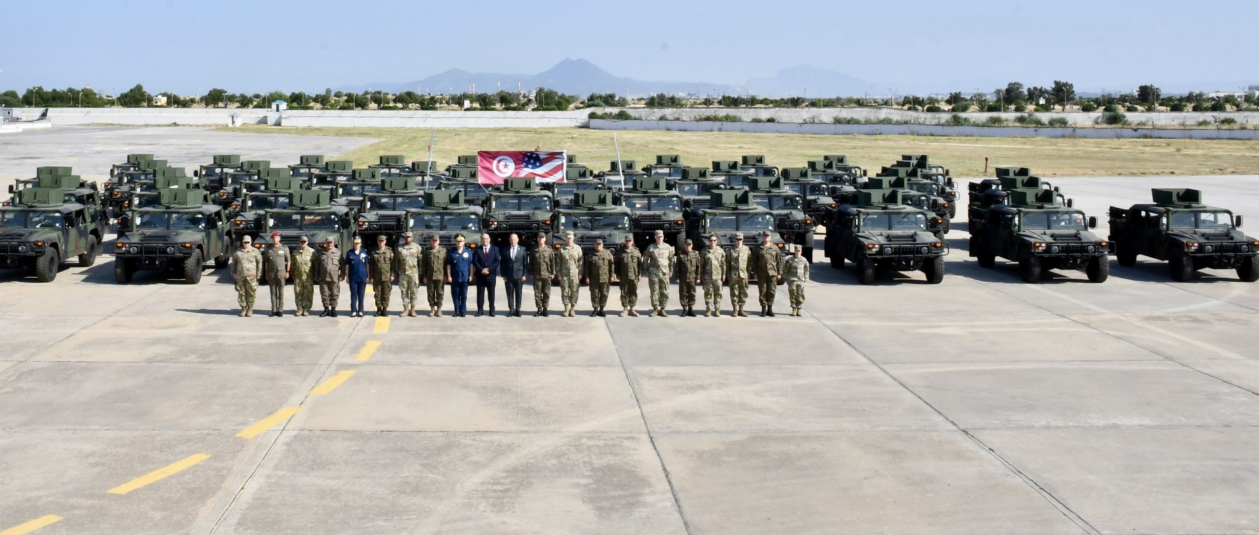 الولايات المتحدة تدعم الجيش التونسي بـ48 عربة مدرعة حديثة من طراز HMMWV 🇹🇳🇺🇸 خطوة جديدة لتعزيز التعاون العسكري والشراكة الاستراتيجية بين تونس والولايات المتحدة.