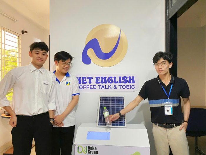 Dana Green thử nghiệm tại các khu vực, và nhận được những phản hồi tích cực từ cộng đồng, học sinh, sinh viên và du khách quốc tế Dana Green thử nghiệm tại các khu vực, và nhận được những phản hồi tích cực từ cộng đồng, học sinh, sinh viên và du khách quốc tế