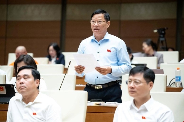 Đại biểu Trần Văn Tiến (Đoàn ĐBQH tỉnh Phú Thọ) phát biểu Đại biểu Trần Văn Tiến (Đoàn ĐBQH tỉnh Phú Thọ) phát biểu