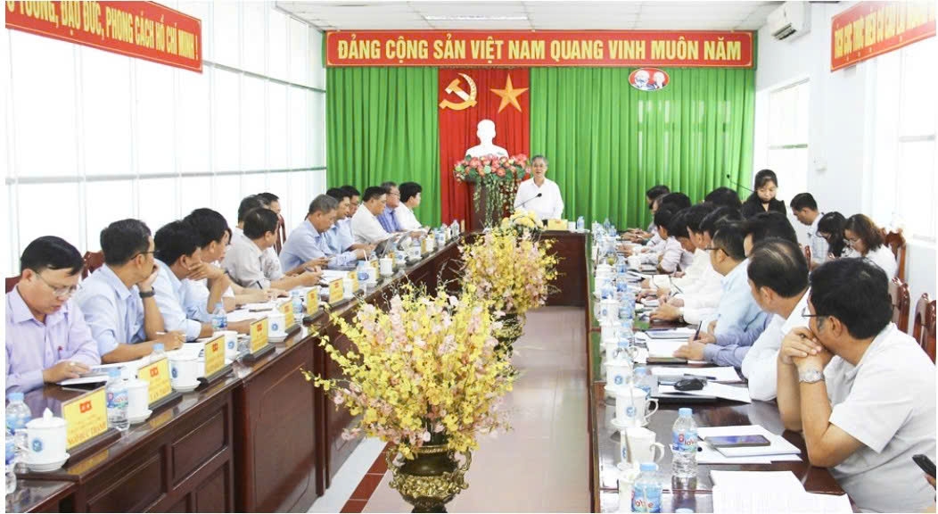 Tỉnh Vĩnh Long tích cực vận động cán bộ, công chức, viên chức nói “không” với thuốc lá Tỉnh Vĩnh Long tích cực vận động cán bộ, công chức, viên chức nói “không” với thuốc lá