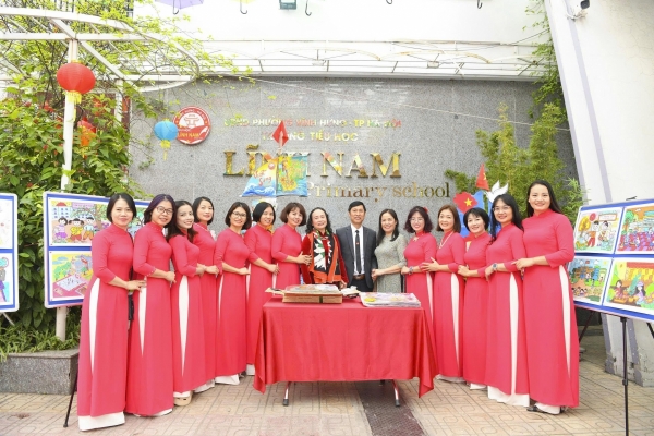 Ấn tượng sáng tạo công nghệ số tác phẩm bích báo tại Tiểu học Lĩnh Nam