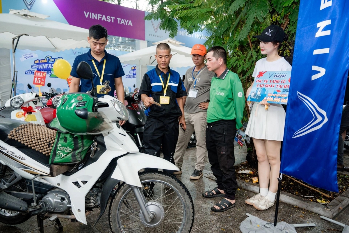 Thủ đô Hà Nội dự kiến hỗ trợ 20% giá trị phương tiện chuyển đổi, tối đa 5 triệu đồng. Riêng hộ nghèo được hưởng 100% giá trị, không quá 20 triệu đồng. (Ảnh minh họa: VFS)