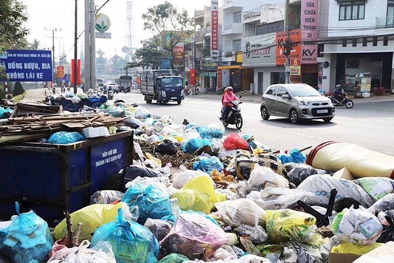 Chất thải rắn sinh hoạt đô thị trở thành một trong những thách thức lớn nhất của quản lý nhà nước về môi trường. Ảnh minh họa Thu hút đầu tư xử lý chất thải rắn đô thị: Đột phá chính sách giải bài toán hạ tầng môi trường-Ảnh 1