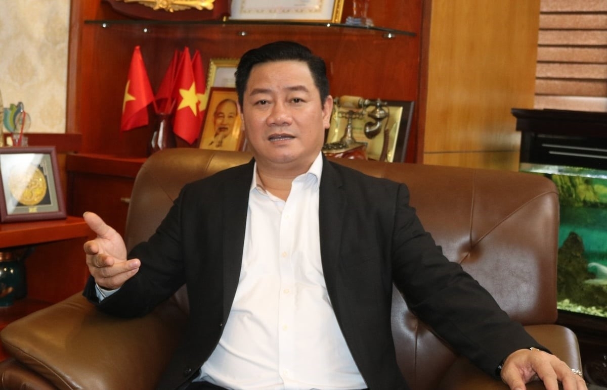 Theo TS. Nguyễn Đình Trọng, nhà khoa học Việt cần “all in one”: vừa nghiên cứu công nghệ, vừa hiểu tài chính, kinh tế, vừa bản lĩnh, kiên trì mới thành công. Theo TS. Nguyễn Đình Trọng, nhà khoa học Việt cần “all in one”: vừa nghiên cứu công nghệ, vừa hiểu tài chính, kinh tế, vừa bản lĩnh, kiên trì mới thành công.