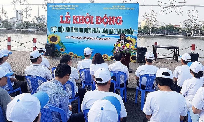 Sở TN&MT TP. Cần Thơ vừa cùng Tổ chức JICA tại Việt Nam khởi động thực hiện mô hình thí điểm phân loại rác thải tại nguồn ở quận Ninh Kiều