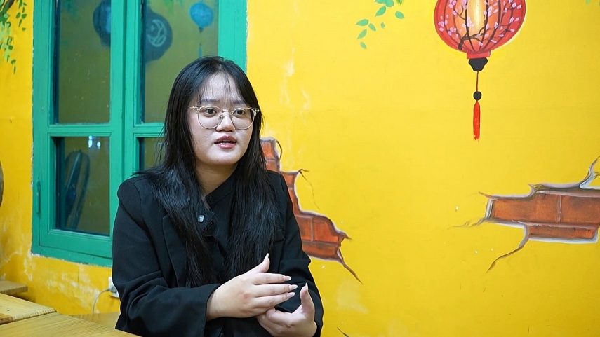 ThS. Bùi Huyền Thương lý giải tâm lý của người tiêu dùng. ThS. Bùi Huyền Thương lý giải tâm lý của người tiêu dùng.