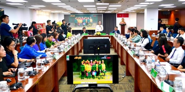 Ấm lòng “những chiến binh thầm lặng” giữ sạch đường phố