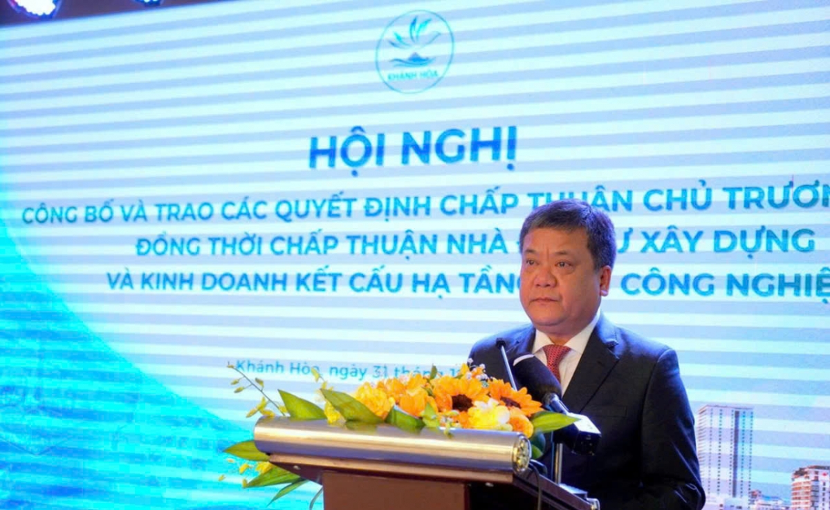 Khánh Hòa trao chủ trương đầu tư 3 khu công nghiệp: Mở rộng không gian phát triển theo hướng xanh và bền vững Khánh Hòa trao chủ trương đầu tư 3 khu công nghiệp: Mở rộng không gian phát triển theo hướng xanh và bền vững