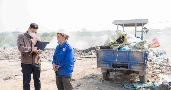 Đổ trộm rác sinh hoạt, một người bị công an xã bắt quả tang