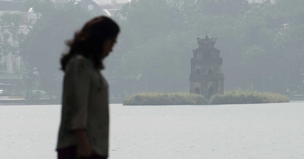 Sáng 27/1, không khí Hà Nội tiếp tục ô nhiễm, người dân cần hạn chế ra đường