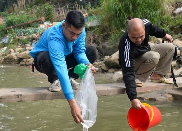 Chung tay bảo vệ môi trường trong ngày tiễn ông Công ông Táo Chung tay bảo vệ môi trường trong ngày tiễn ông Công ông Táo