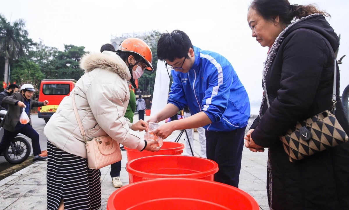 Chung tay bảo vệ môi trường trong ngày tiễn ông Công ông Táo Chung tay bảo vệ môi trường trong ngày tiễn ông Công ông Táo