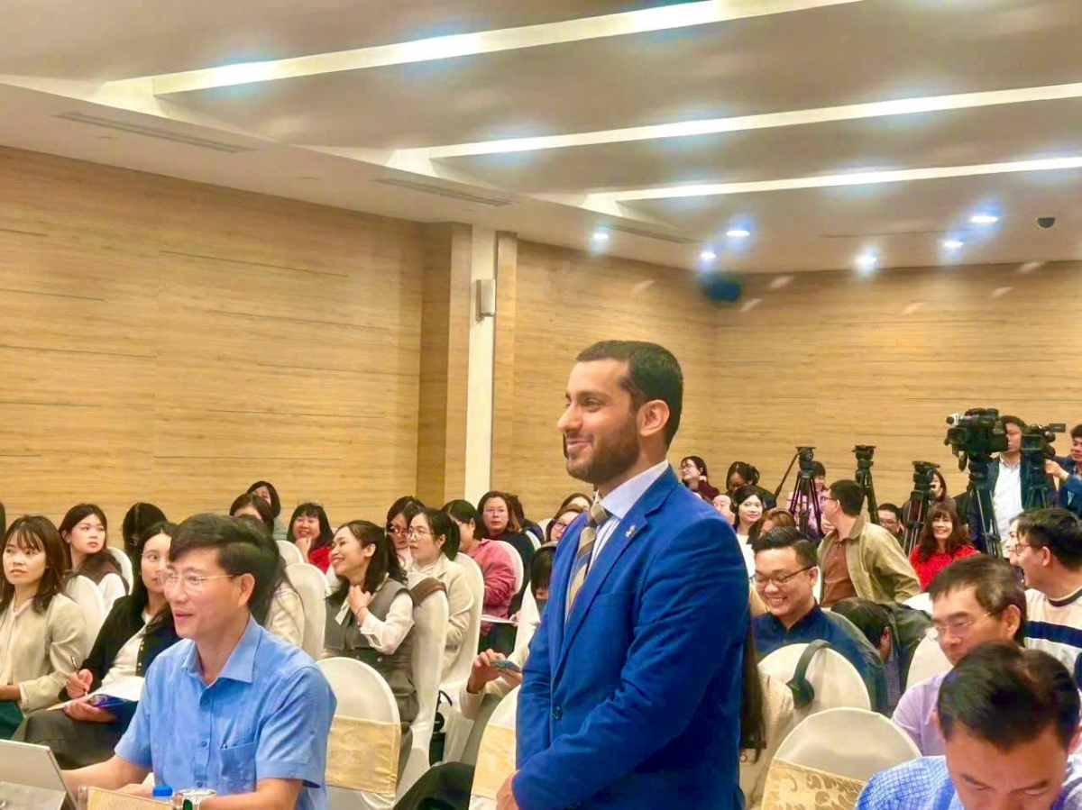 Đại biểu quốc tế tham gia thảo luận tại hội nghị báo chí Đại biểu quốc tế tham gia thảo luận tại hội nghị báo chí