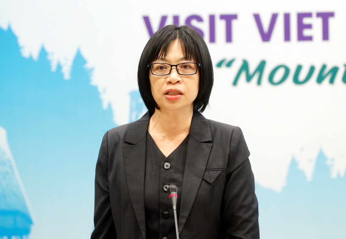 Bà Nguyễn Thị Thanh Lịch, Phó Chủ tịch UBND tỉnh Gia Lai, phát biểu tại hội nghị báo chí Bà Nguyễn Thị Thanh Lịch, Phó Chủ tịch UBND tỉnh Gia Lai, phát biểu tại hội nghị báo chí