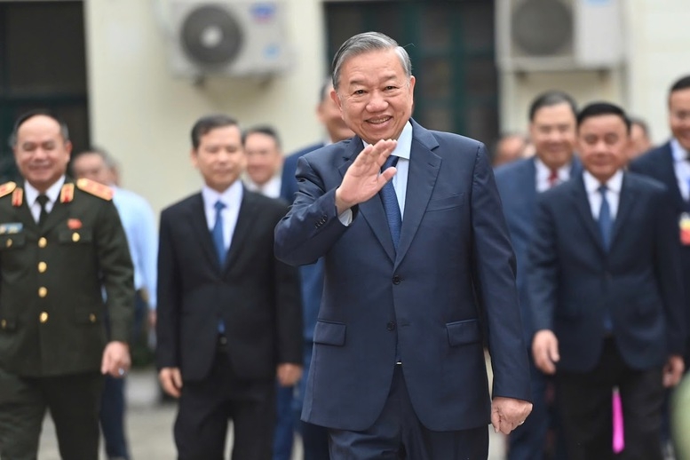 Tổng Bí thư Tô Lâm bỏ phiếu bầu cử đại biểu Quốc hội, HĐND các cấp tại phường Ba Đình