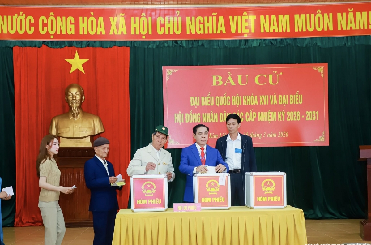 2,6 triệu cử tri Nghệ An rộn ràng tham gia ngày hội bầu cử của đất nước