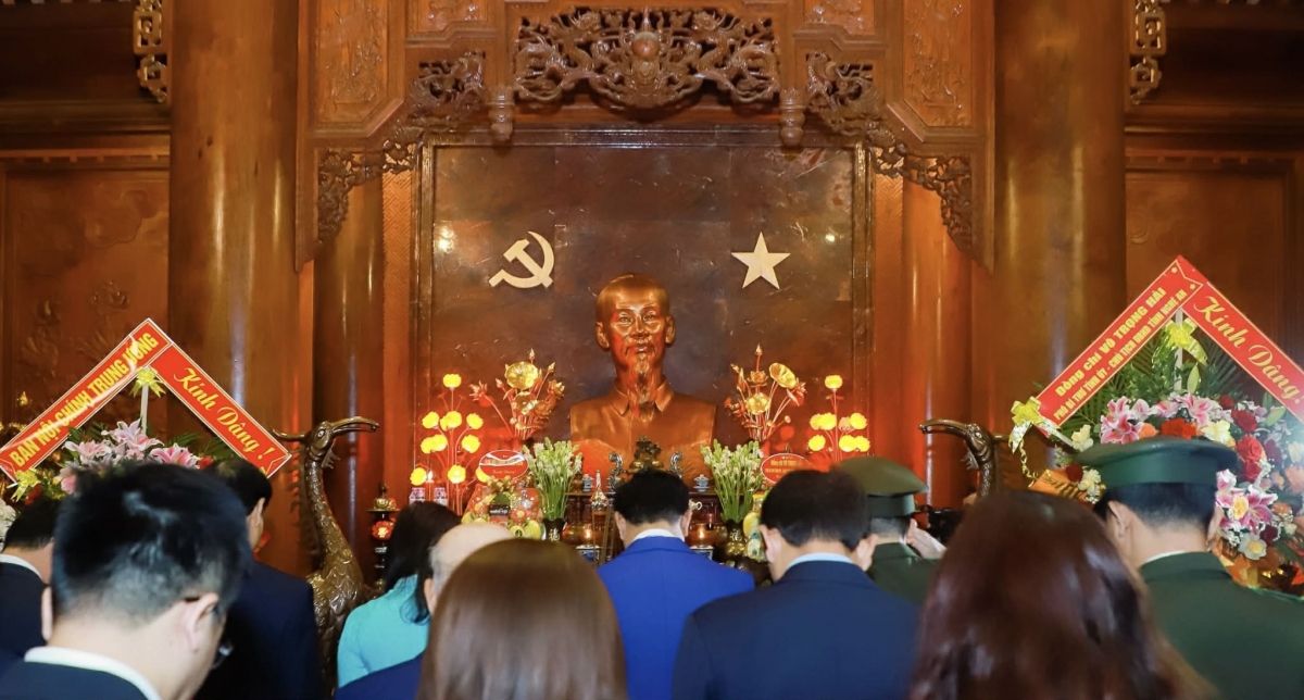 2,6 triệu cử tri Nghệ An rộn ràng tham gia ngày hội bầu cử của đất nước