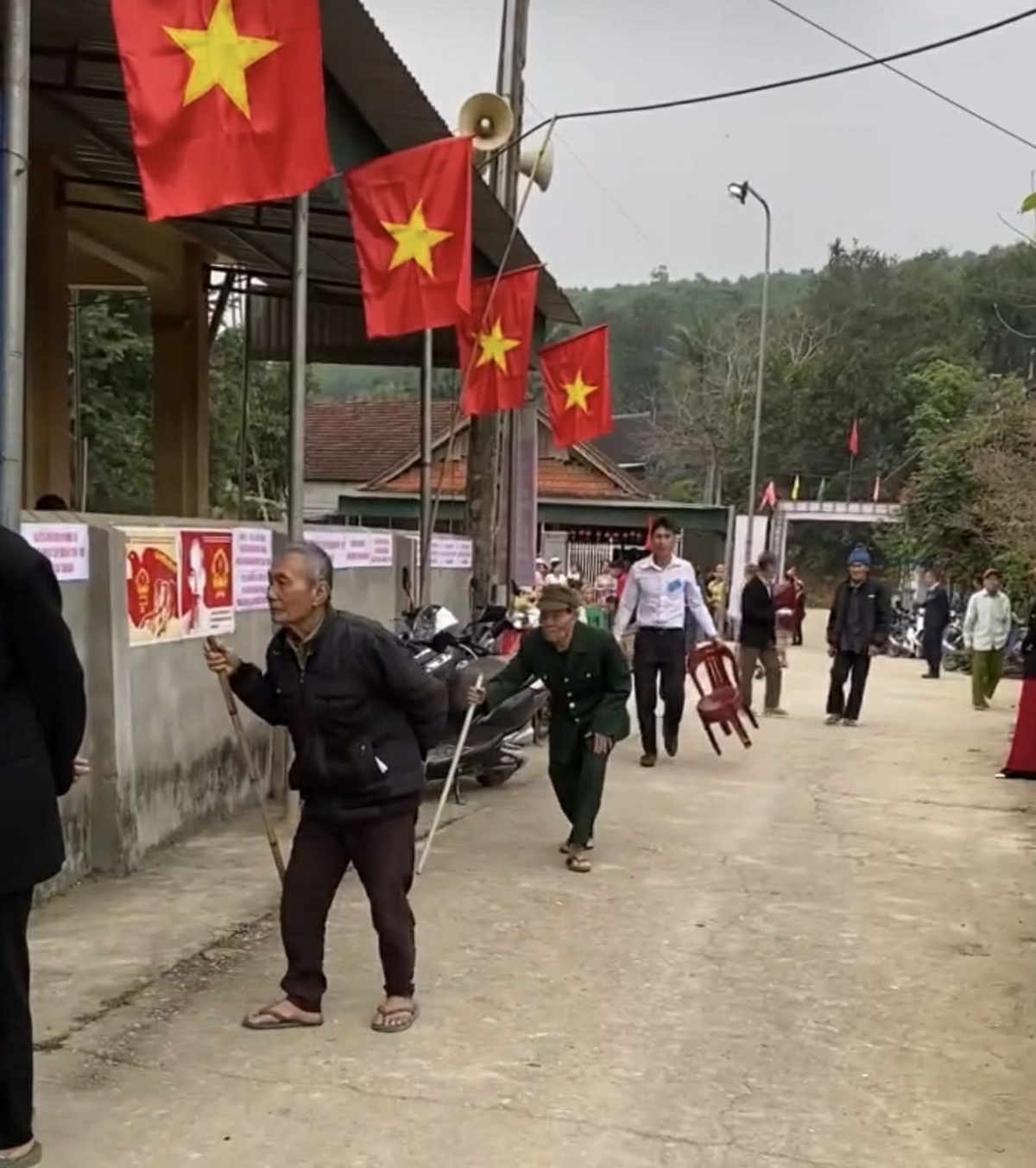 2,6 triệu cử tri Nghệ An rộn ràng tham gia ngày hội bầu cử của đất nước