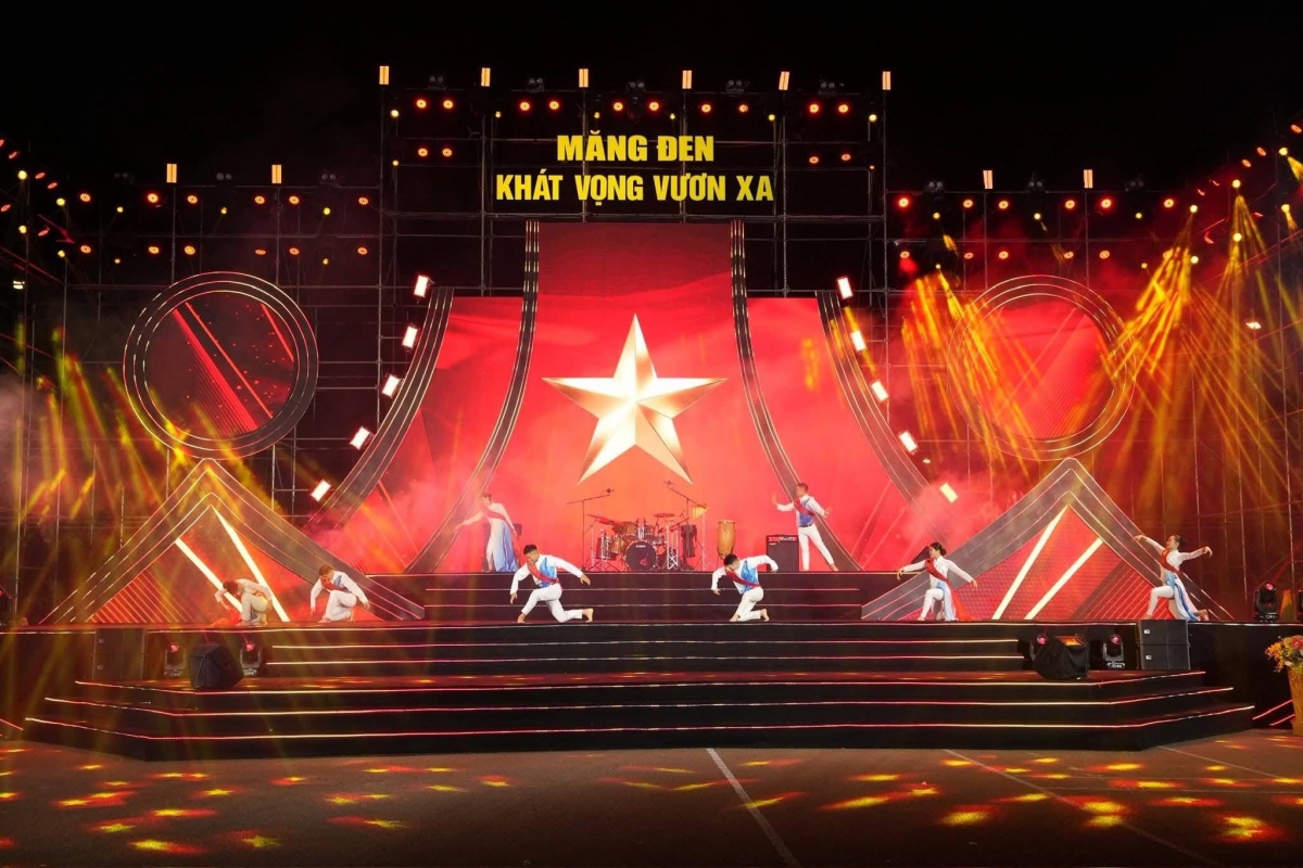 Măng Đen rực sáng đêm pháo hoa, lan tỏa bản sắc đại ngàn Măng Đen rực sáng đêm pháo hoa, lan tỏa bản sắc đại ngàn