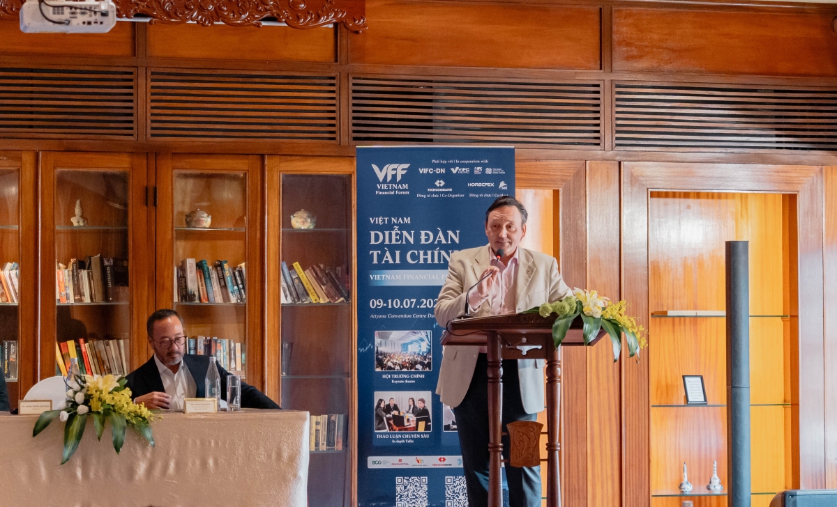 Ông Andre Gentzsch, Tổng Giám đốc Điều hành Furama - Ariyana Đà Nẵng, đại diện đơn vị phối hợp tổ chức chia sẻ tại buổi họp báo