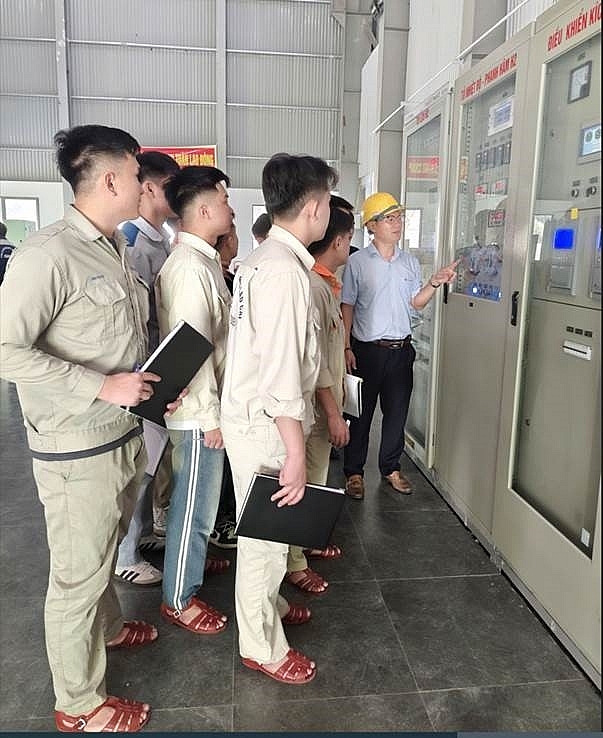 Thủy điện Thác Bà – Không ngừng cống hiến để nâng tầm chất lượng nguồn nhân lực ngành thủy điện Thủy điện Thác Bà – Không ngừng cống hiến để nâng tầm chất lượng nguồn nhân lực ngành thủy điện