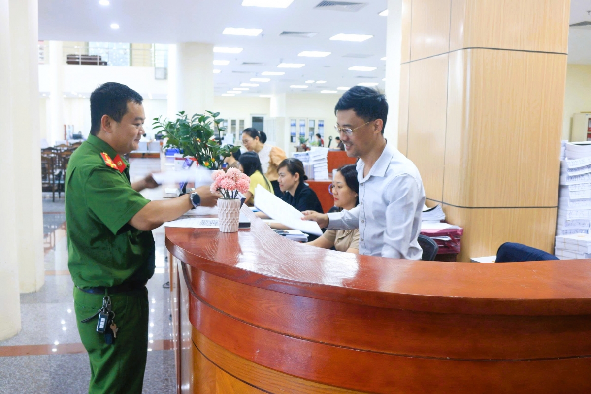 Không gian giao dịch hiện đại, văn minh – Biểu tượng của văn hóa công sở chuyên nghiệp và phục vụ nhân dân tận tâm Không gian giao dịch hiện đại, văn minh – Biểu tượng của văn hóa công sở chuyên nghiệp và phục vụ nhân dân tận tâm