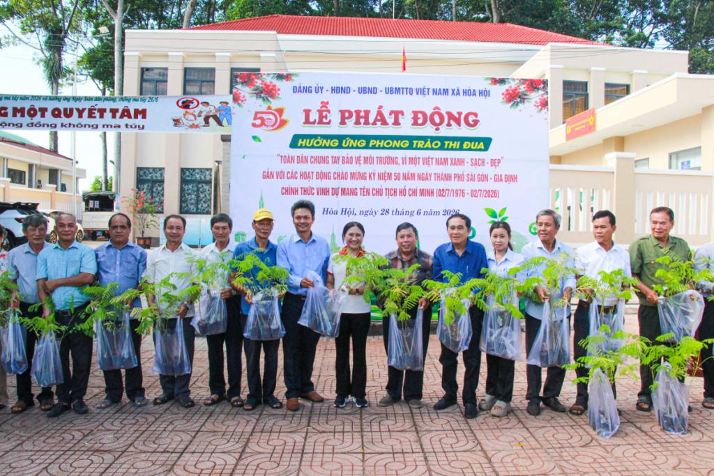 Xã Hòa Hội ra quân trồng cây xanh, hưởng hứng phong trào thành phố muôn sắc hoa
