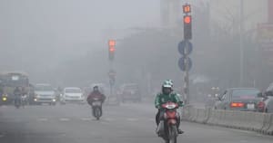 Ô nhiễm không khí bao trùm nhiều tỉnh, thành miền Bắc trong sáng 15/1