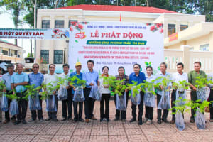 Xã Hòa Hội ra quân trồng cây xanh, hưởng hứng phong trào thành phố muôn sắc hoa