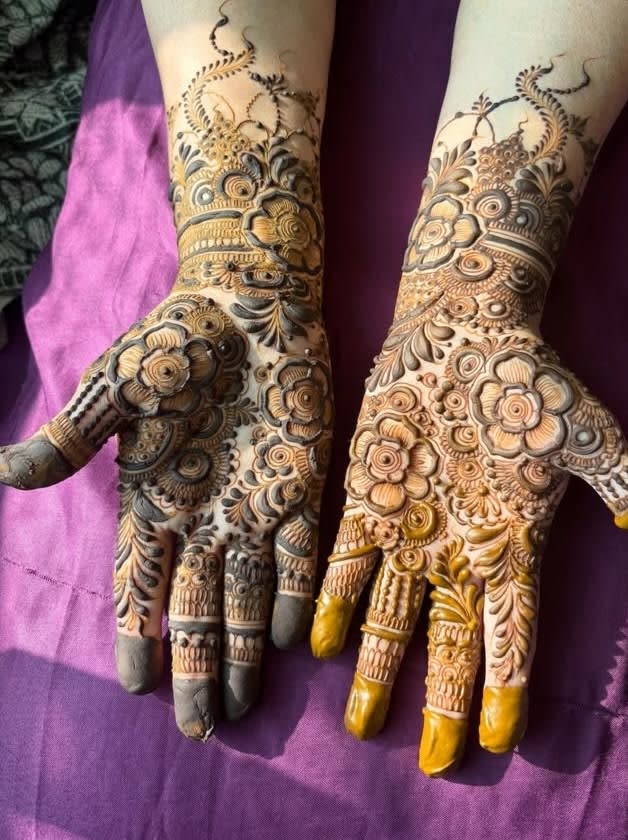Janhavi__Mehendi__Artist
