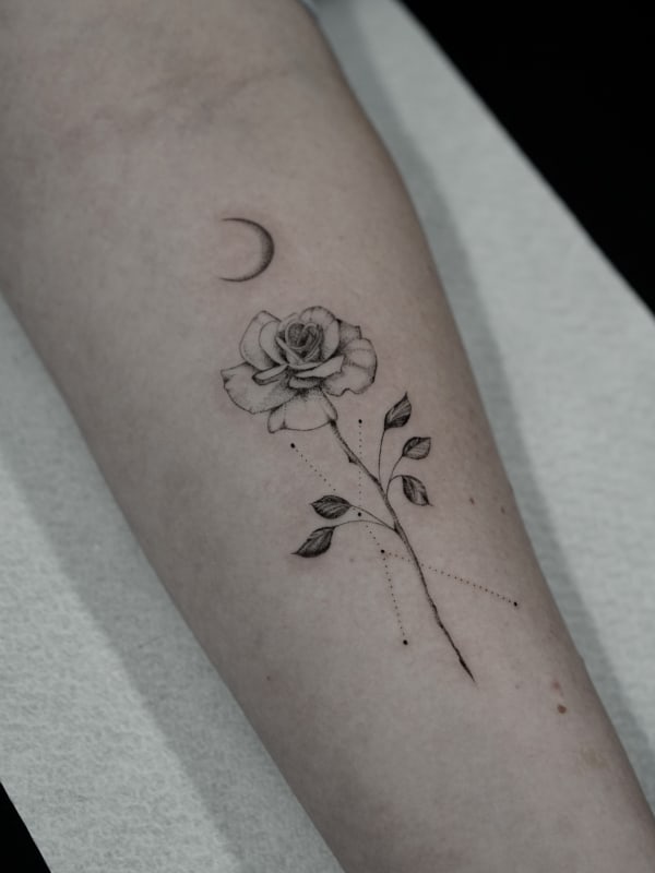 Tattoo in de stijl fineline