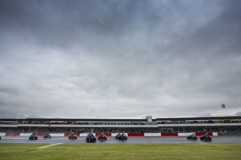 Difficile Gara 1 sul bagnato a Donington Park per i piloti GRT