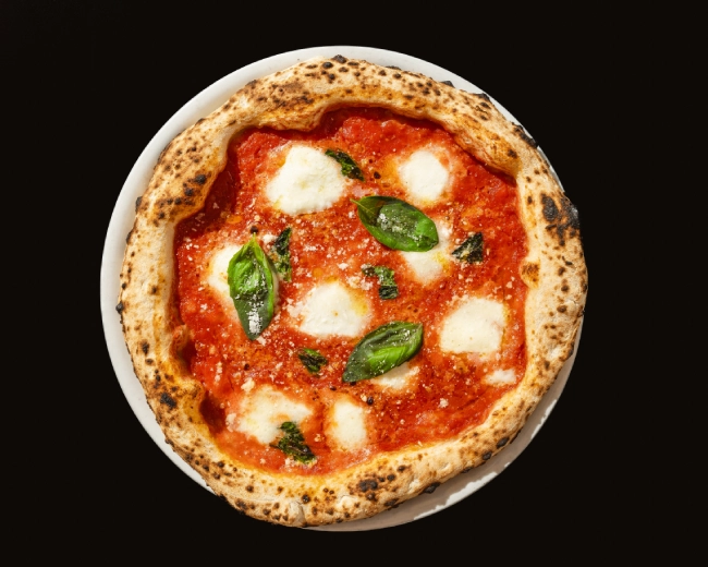 Pizza Napoletana de doble cocción artesanal en Mallorca - corteza perfecta