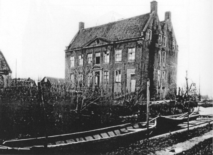 Huis de Wiers 1910 — historisch met boot aan de Vaartsche Rijn
