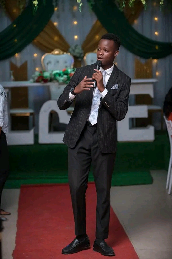Portrait de Rex OWAMBA