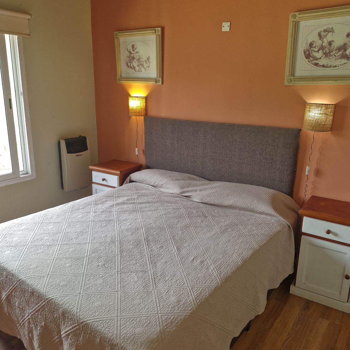 Habitación matrimonial con baño en suite