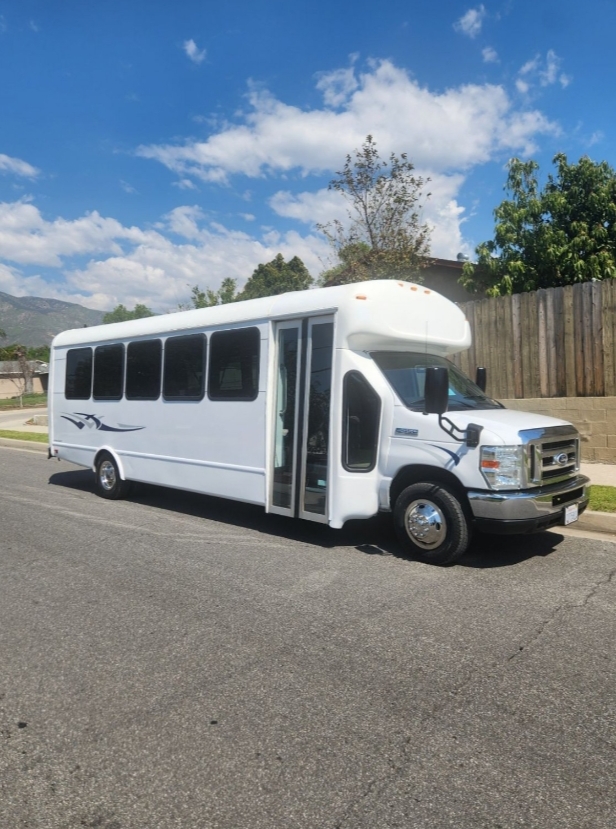 2015 Ford E450 Limo Bus