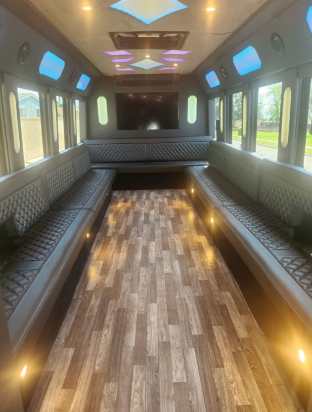 2015 Ford E450 Limo Bus