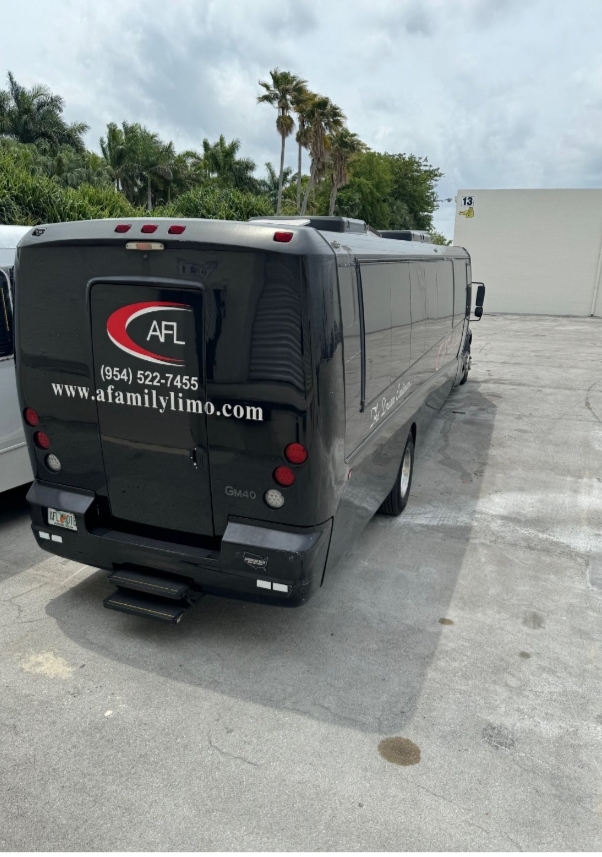 2018 Executive Coach Builders Freightliner GM40