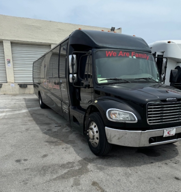 2018 Executive Coach Builders Freightliner GM40