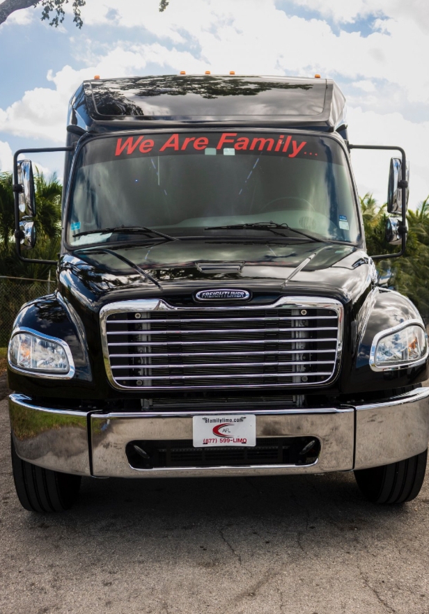 2018 Executive Coach Builders Freightliner GM40