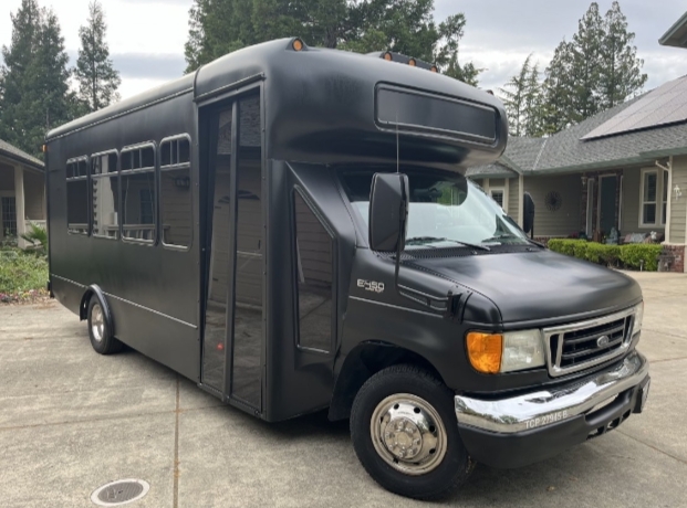 2005 Ford E450 Limo Bus