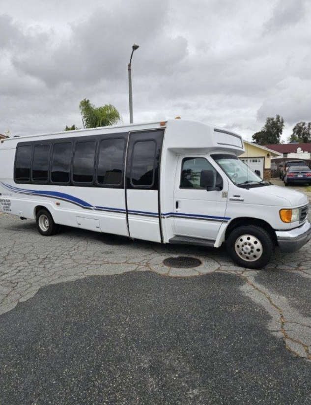 2006 Ford E450 28 Inches Limo Bus