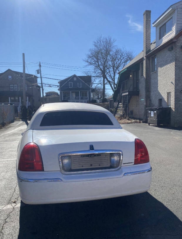 2008 Lincoln Town Car 120 Limousine